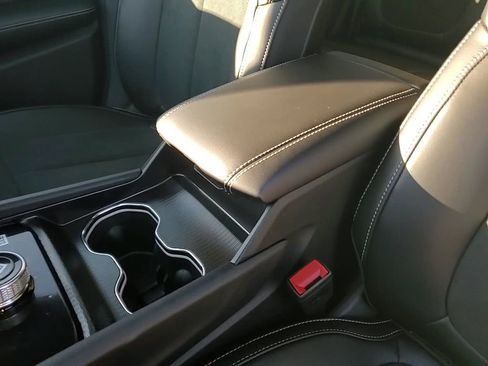 New 2025 Jeep Grand Cherokee Altitude AWD/4WD image 18