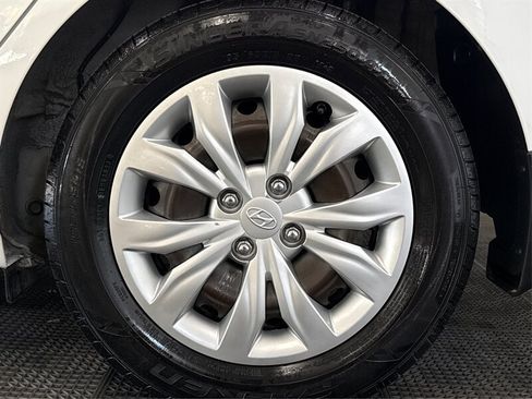 Used 2018 Hyundai Accent SE FWD image 16
