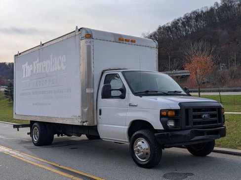 Used 2017 Ford E-450 and Econoline 450 Super Duty image 1