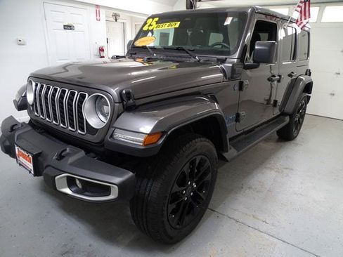 Certified 2025 Jeep Wrangler Unlimited Sahara AWD/4WD image 16