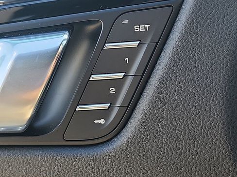 Used 2025 Porsche Macan S image 22