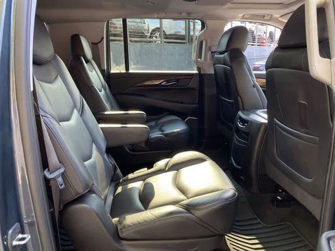 Used 2020 Cadillac Escalade ESV Premium Luxury AWD/4WD image 17