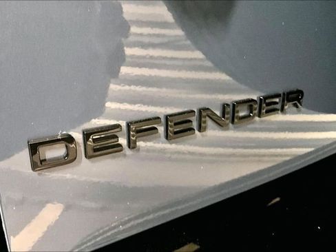 Certified 2024 Land Rover Defender 110 X-Dynamic SE AWD/4WD image 7