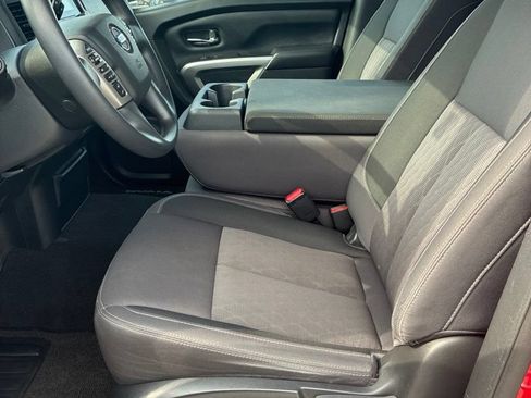 Used 2022 Nissan Titan SV RWD image 10