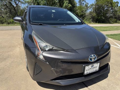 Used 2016 Toyota Prius Two FWD image 2