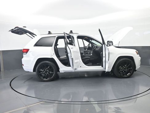 Used 2018 Jeep Grand Cherokee Altitude image 67