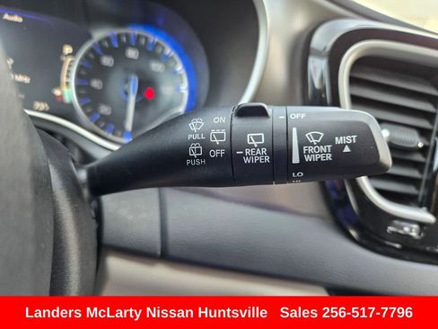 Used 2023 Chrysler Pacifica Touring-L FWD image 27