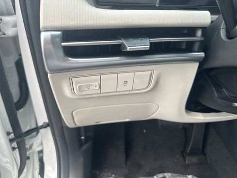 New 2025 Hyundai Tucson SE image 17