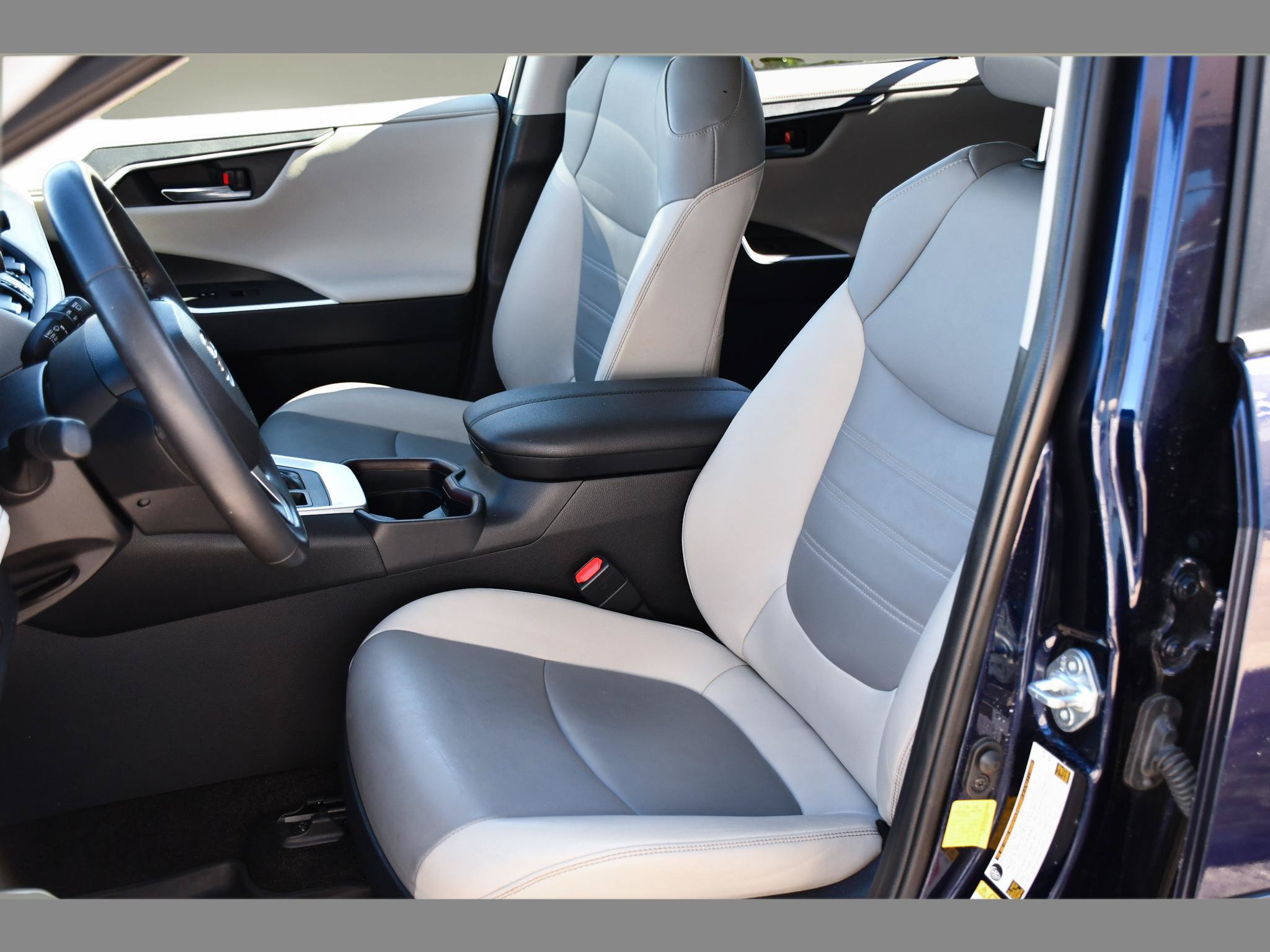 Used 2019 Toyota RAV4 Limited w/ Advanced Technology Package FWD image 14