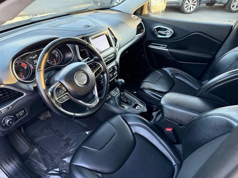Used 2020 Jeep Cherokee Latitude Plus w/ Cold Weather Group AWD/4WD image 11