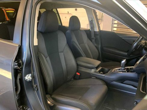 Used 2023 Subaru Outback Premium image 9