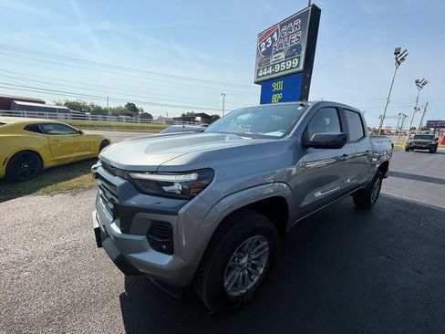 Used 2024 Chevrolet Colorado LT w/ LT Convenience Package III AWD/4WD image 9