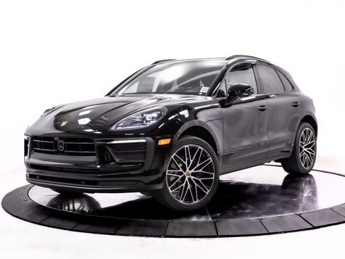 Certified 2026 Porsche Macan AWD/4WD image 1