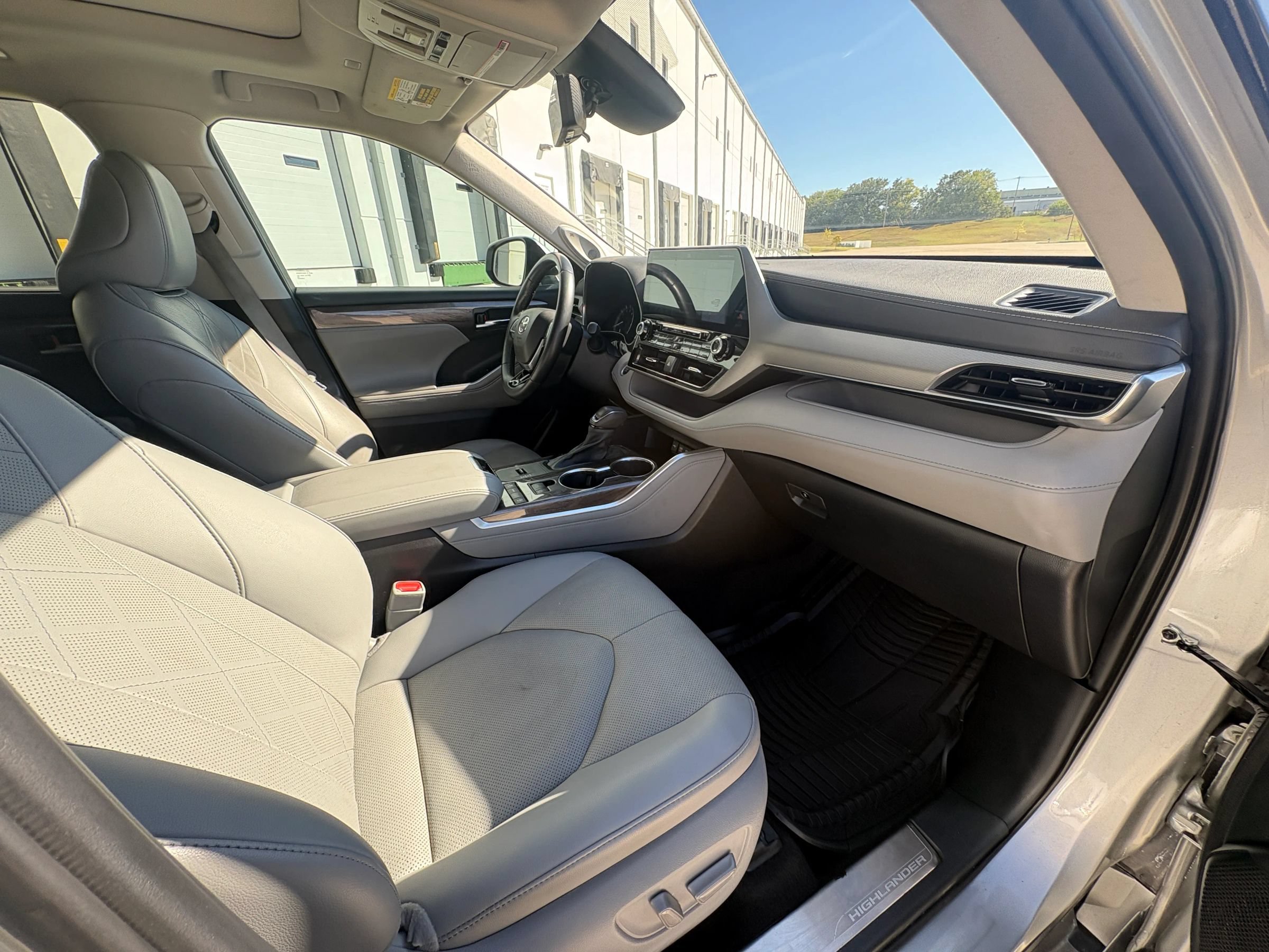 Used 2021 Toyota Highlander Platinum FWD image 16