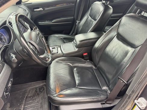 Used 2017 Chrysler 300 Limited image 26