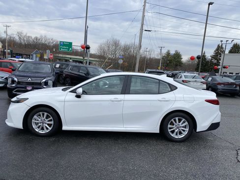 Used 2025 Toyota Camry LE image 2