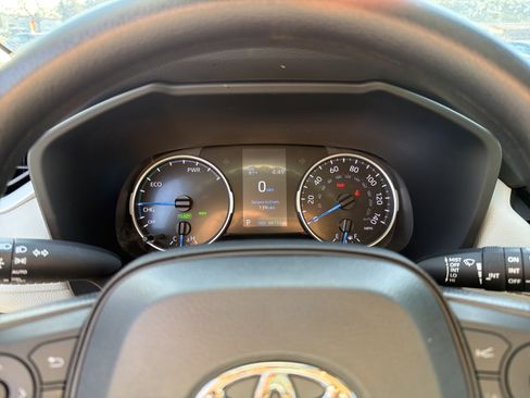 Certified 2022 Toyota RAV4 XLE w/ Convenience Package image 12