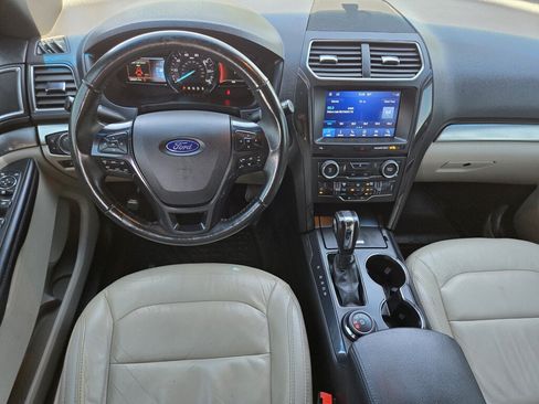 Used 2018 Ford Explorer XLT w/ Equipment Group 202A AWD/4WD image 11