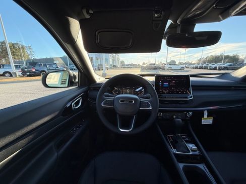 New 2026 Jeep Compass Latitude image 13