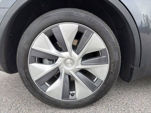 Used 2024 Tesla Model Y Long Range AWD/4WD image 22