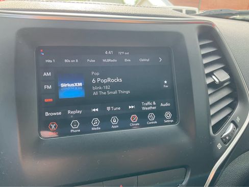 Used 2020 Jeep Cherokee Latitude Plus AWD/4WD image 6