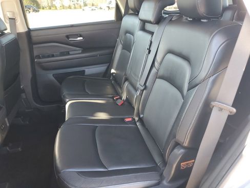 Used 2022 Nissan Pathfinder SL image 29