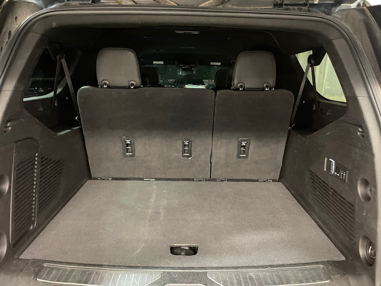 Used 2023 Chevrolet Suburban Premier AWD/4WD image 24