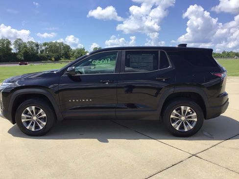 New 2026 Chevrolet Equinox LT w/ Convenience Package II image 7