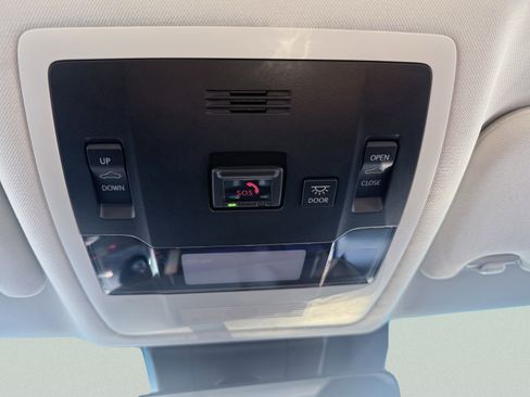 Used 2025 Lexus ES 300h F Sport image 38