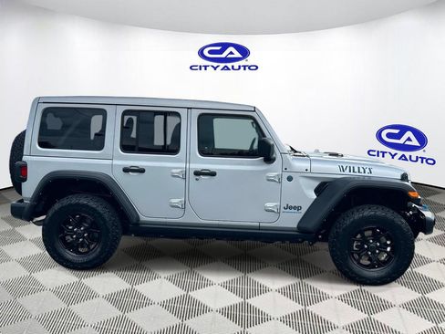Used 2024 Jeep Wrangler Unlimited AWD/4WD image 2