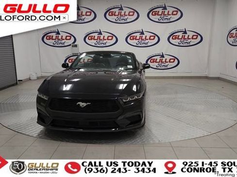 Used 2024 Ford Mustang Convertible image 3