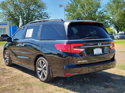 Certified 2024 Honda Odyssey Touring image 3