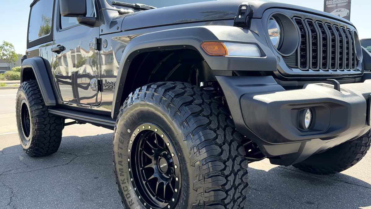 Used 2024 Jeep Wrangler Sport AWD/4WD image 10