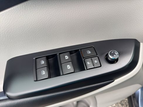 Used 2016 Toyota Highlander XLE AWD/4WD image 12