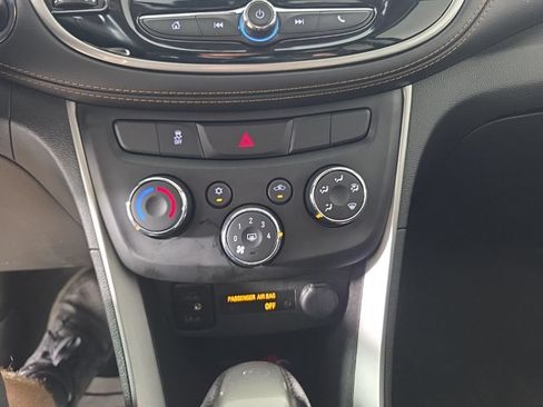 Used 2020 Chevrolet Trax LT w/ Driver Confidence Package FWD image 19