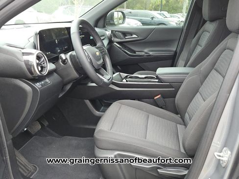 Used 2025 Chevrolet Equinox LT w/ Safety and Technology Package image 3
