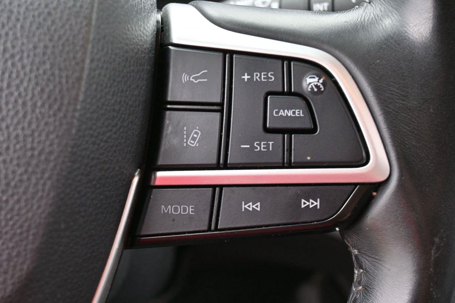 Used 2022 Toyota Highlander XLE FWD image 19