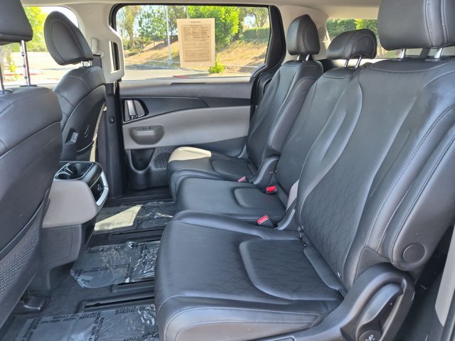 Used 2026 Kia Carnival LXS FWD image 19