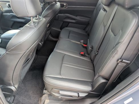 Used 2023 Kia Sorento S w/ Panoramic Sunroof Package AWD/4WD image 29
