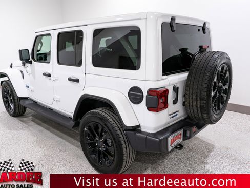 Used 2025 Jeep Wrangler Sahara image 3