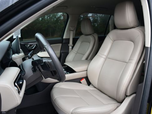 Used 2021 Lincoln Aviator Standard image 9