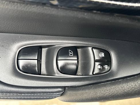 Used 2017 Nissan Rogue SL w/ SL Premium Package image 15