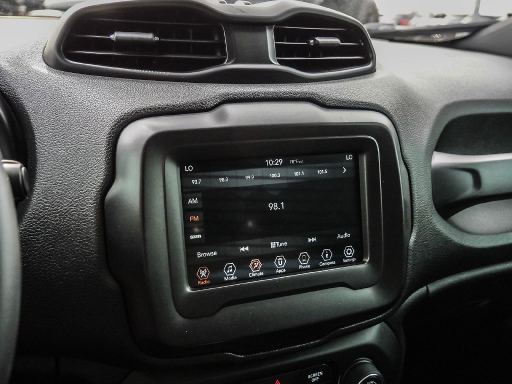Used 2018 Jeep Renegade Latitude FWD image 29