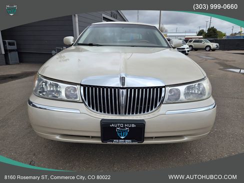 Used 2000 Lincoln Town Car Cartier image 3