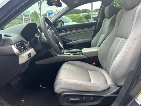 Used 2018 Honda Accord EX image 8