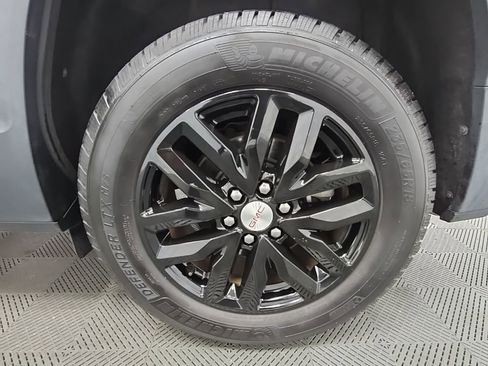 Used 2019 GMC Acadia SLT image 45