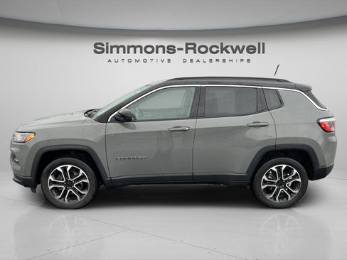 Used 2022 Jeep Compass Limited image 4