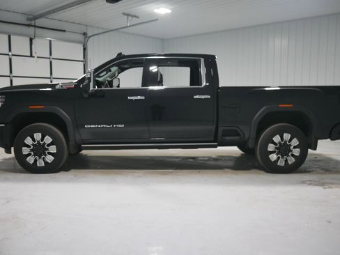 Used 2024 GMC Sierra 2500 Denali w/ Denali Reserve Package image 8