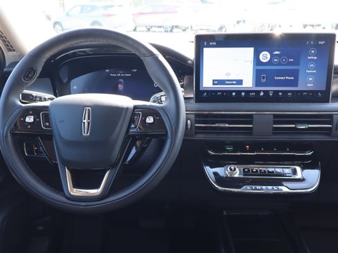 Used 2025 Lincoln Corsair Reserve AWD/4WD image 13