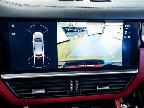 Used 2022 Porsche Cayenne Platinum Edition image 46